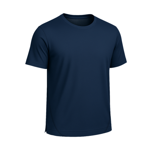 Das SIMLOC BLUE_LINE T-Shirt ist ein unifarbenes, marineblaues, kurzärmeliges T-Shirt mit Rundhalsausschnitt auf weißem Hintergrund. Es ist aus recyceltem Polyester hergestellt und zeichnet sich durch eine weiche Textur, Strapazierfähigkeit und einen sportlichen Stil aus.