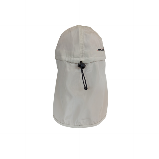 Eine sandfarbene, wasserfeste Outdoor-Kappe „BLUE_LINE COOLING UV CAP“ von SIMLOC mit Nackenschutz und verstellbarem Kordelzug, von hinten vor weißem Hintergrund abgebildet.